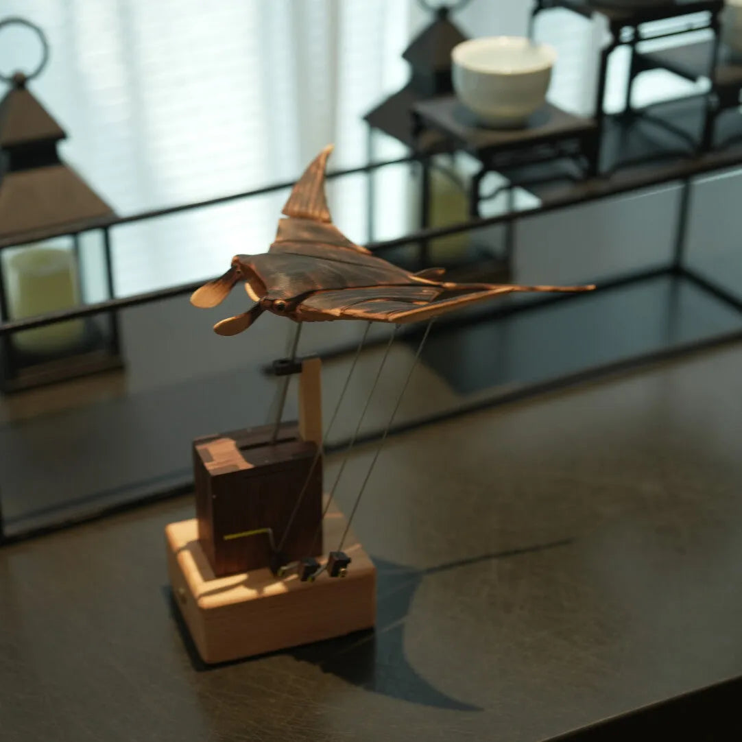 Handgefertigter Mantarochen-Automat aus Holz