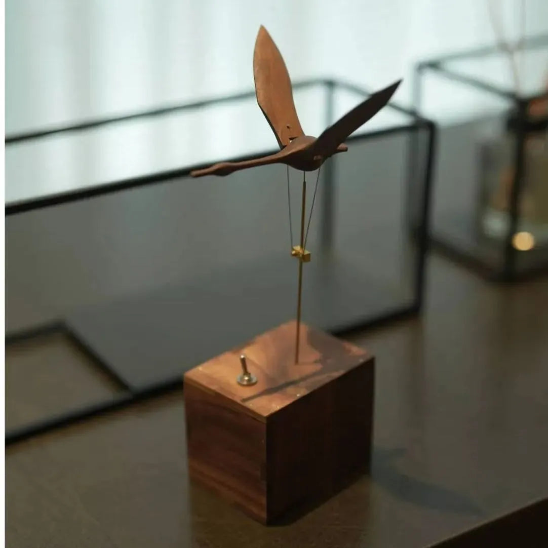 Cygne automate en noyer fabriqué à la main : une œuvre d'art élégante pour le bureau et la décoration intérieure
