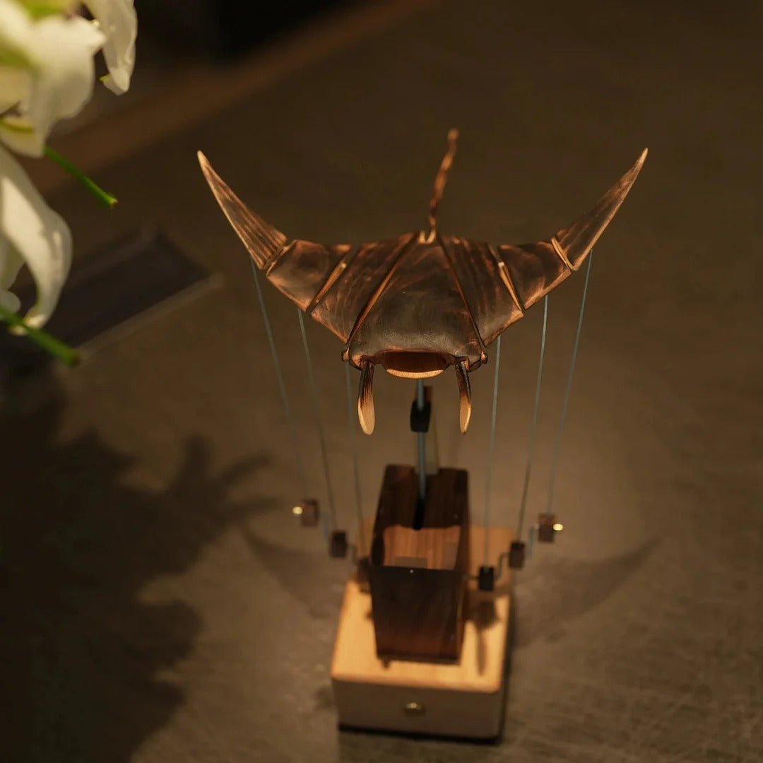 Handgefertigter Mantarochen-Automat aus Holz